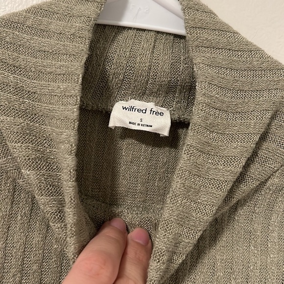 Wilfred Free by Aritzia Green Turtleneck Cropped Long Sleeve Sweater Size Small - Picture 2 of 3
